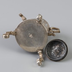Miniatuur kraantjeskan (Amsterdam, Arnoldus van Geffen 1728-1769) zilver.
