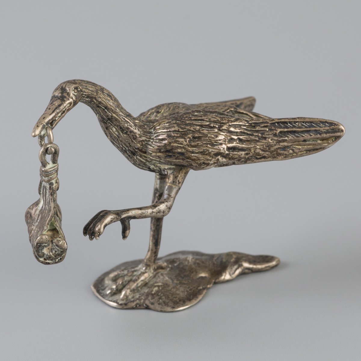 Miniatuur ooievaar met baby zilver.