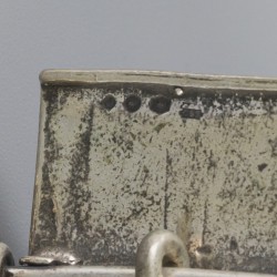 Miniatuur Romeinse strijdkar (biga) met ridder zilver.
