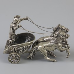 Miniatuur Romeinse strijdkar (biga) met ridder zilver.