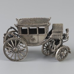 Miniatuur koninklijke koets zilver.