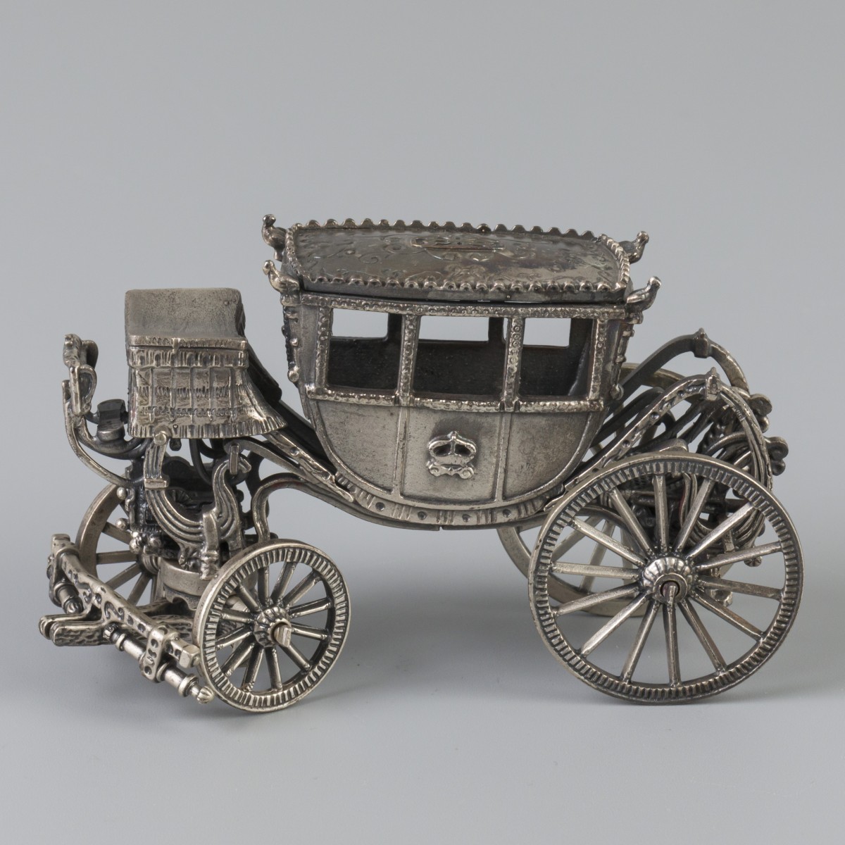 Miniatuur koninklijke koets zilver.