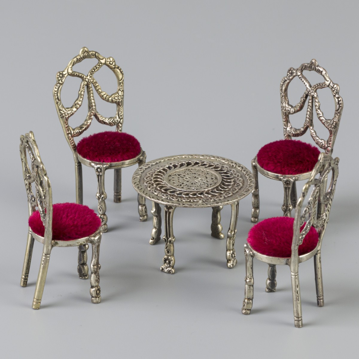 5-delige set miniatuur eetkamer ameublement zilver.