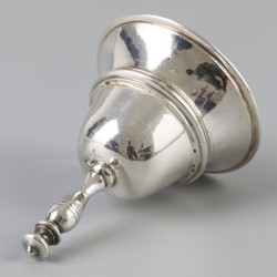 Miniatuur tafelbel (Amsterdam, Johannes A. van Geffen 1766-1798) zilver.