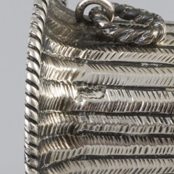 Miniatuur mandje zilver.