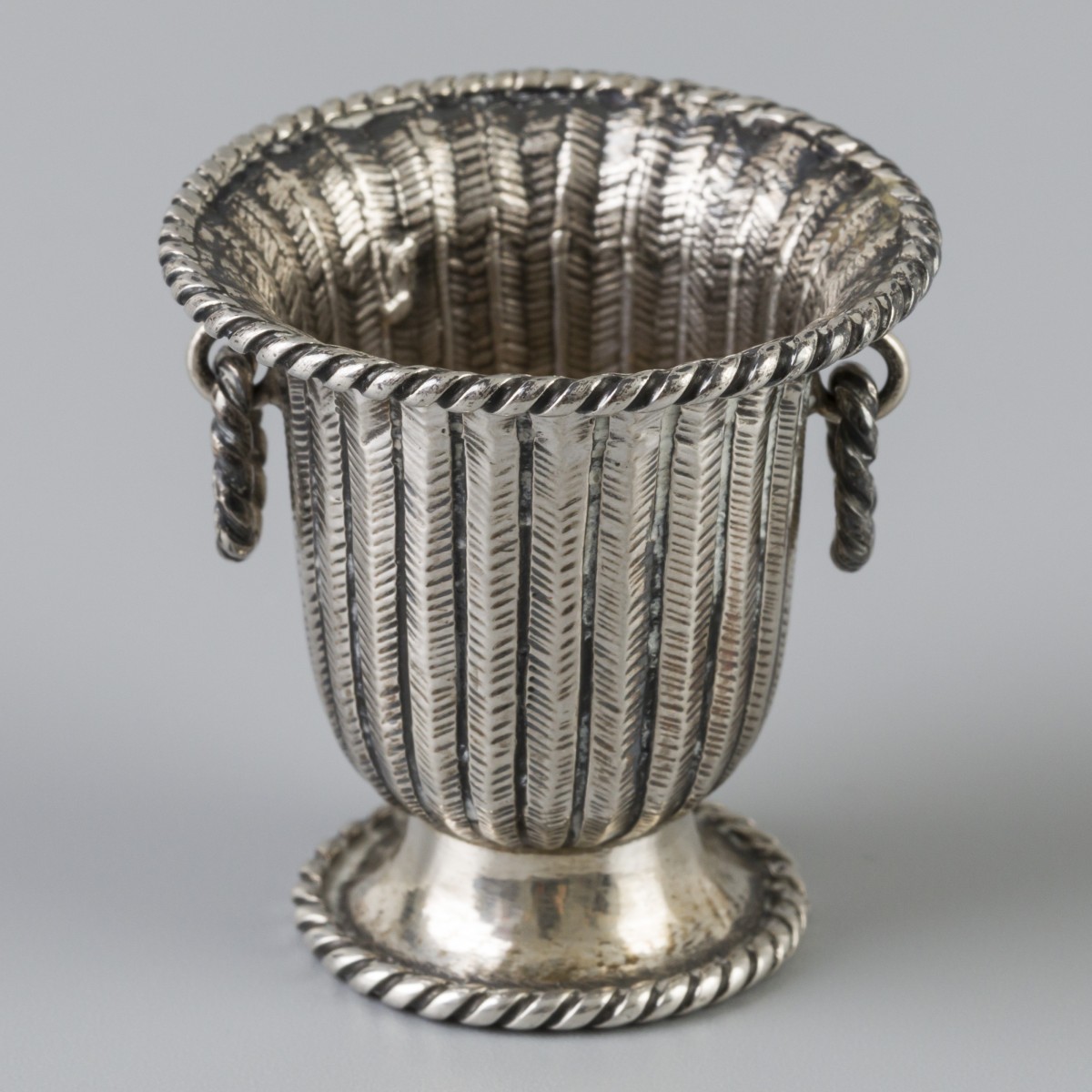 Miniatuur mandje zilver.