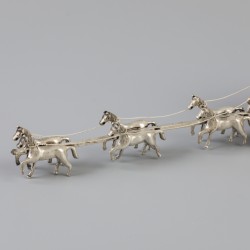 Miniatuur koninklijke koets met paarden zilver.