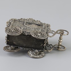 Straatorgel miniatuur met speeldoos zilver.