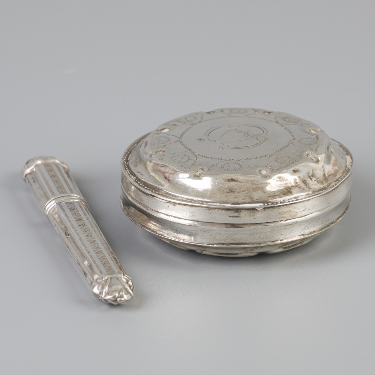 Pepermuntdoosje & naaldenkoker zilver.