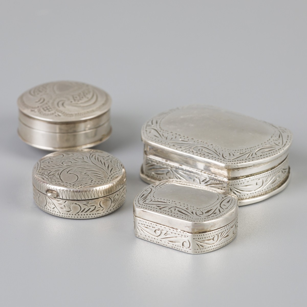 4-delig lot doosjes zilver.