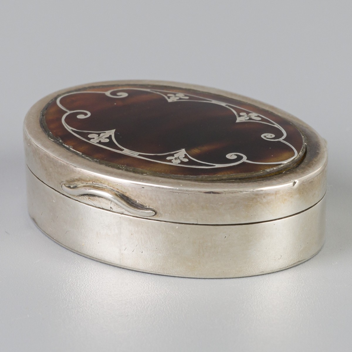 Pillendoosje (Londen 1897) schildpad / zilver.