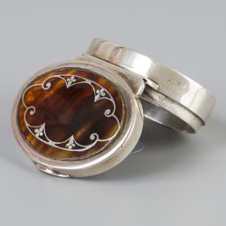 Pillendoosje (Londen 1897) schildpad / zilver.