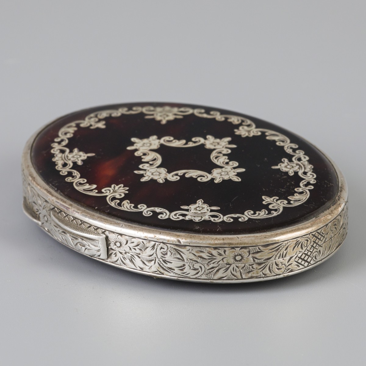 Poederdoos / compact schildpad / zilver.