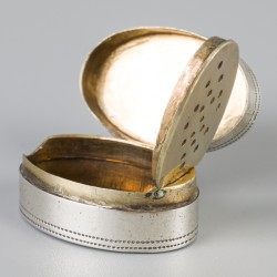 Vinaigrette-doosje (Birmingham, Verenigd Koninkrijk, Samuel Pemberton 1799) zilver.