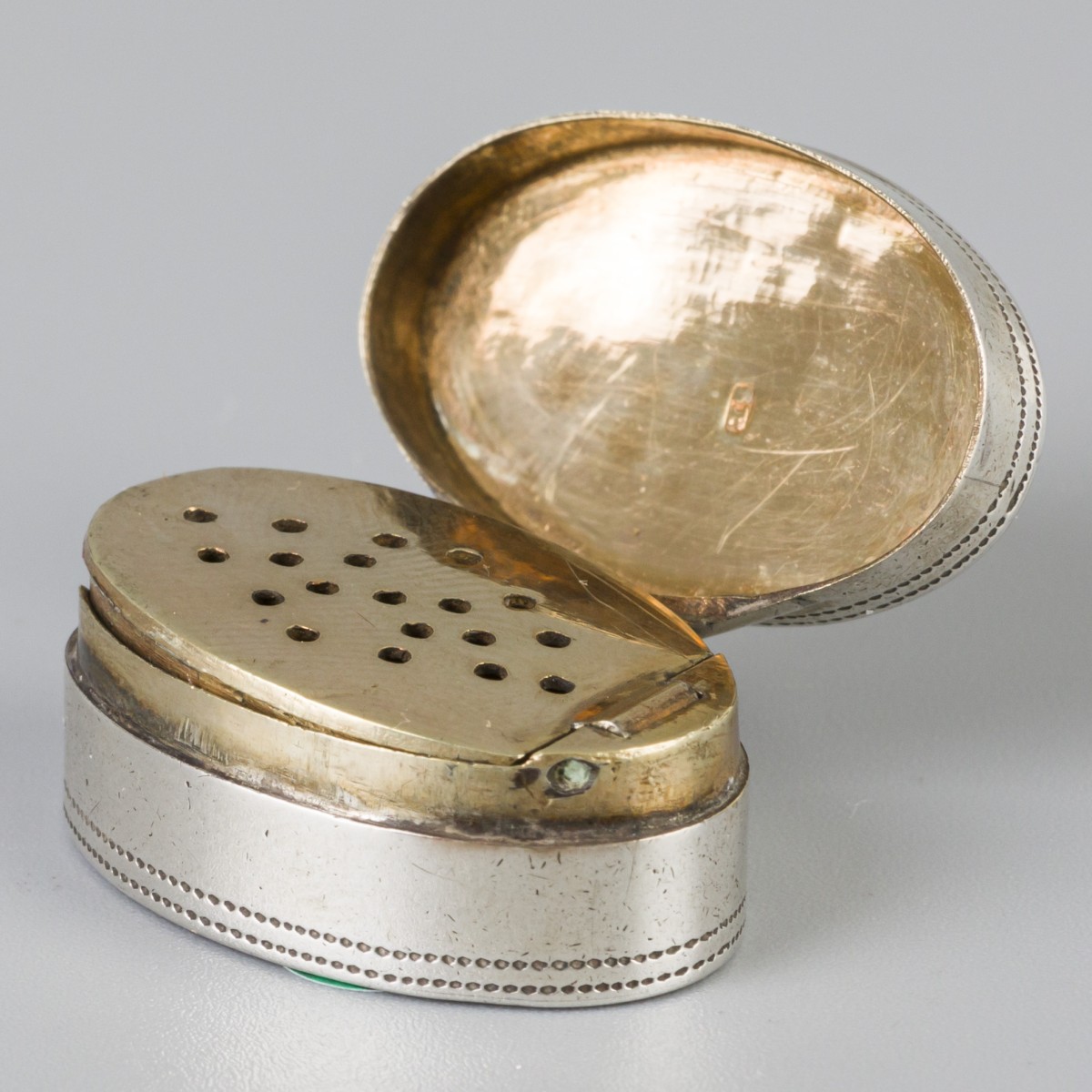 Vinaigrette-doosje (Birmingham, Verenigd Koninkrijk, Samuel Pemberton 1799) zilver.