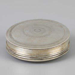 Pepermuntdoosje (Schoonhoven, Willem van Vlierden 1828) zilver.