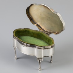 Sieradenkistje (Birmingham, Edward Souter Barnsley & Co 1913) zilver.