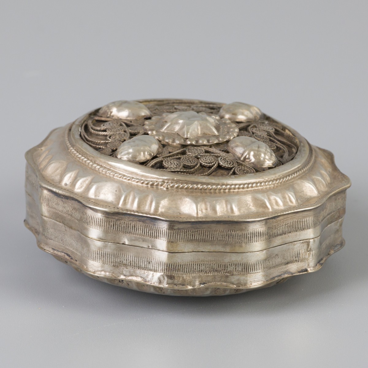 Pepermuntdoosje zilver.