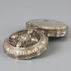 Pepermuntdoosje zilver.