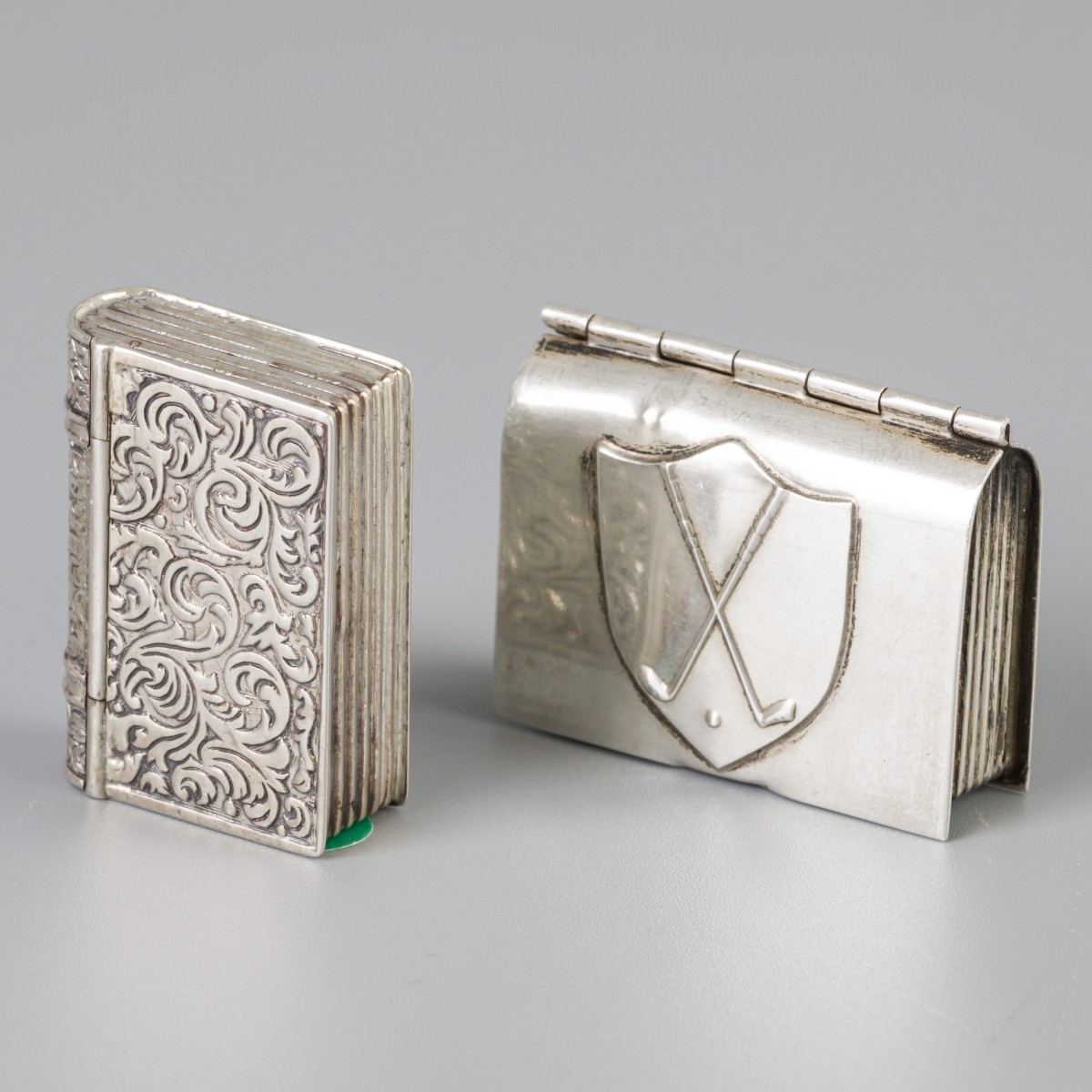 2-delig lot pillendoosjes zilver.
