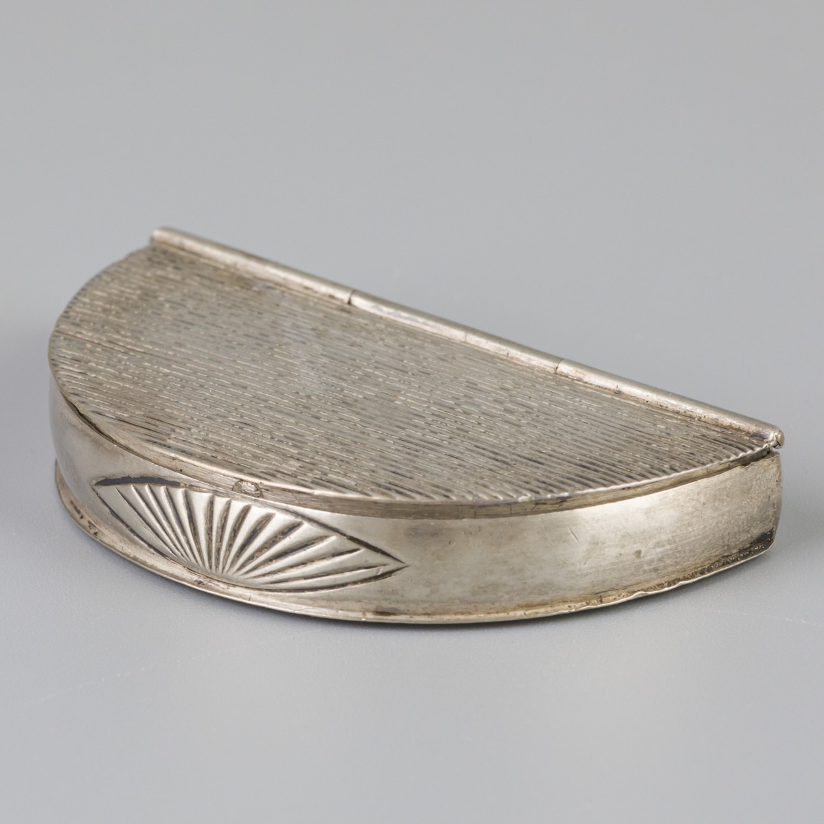 Tondeldoosje (Amsterdam, Willem Willems 1832) zilver.