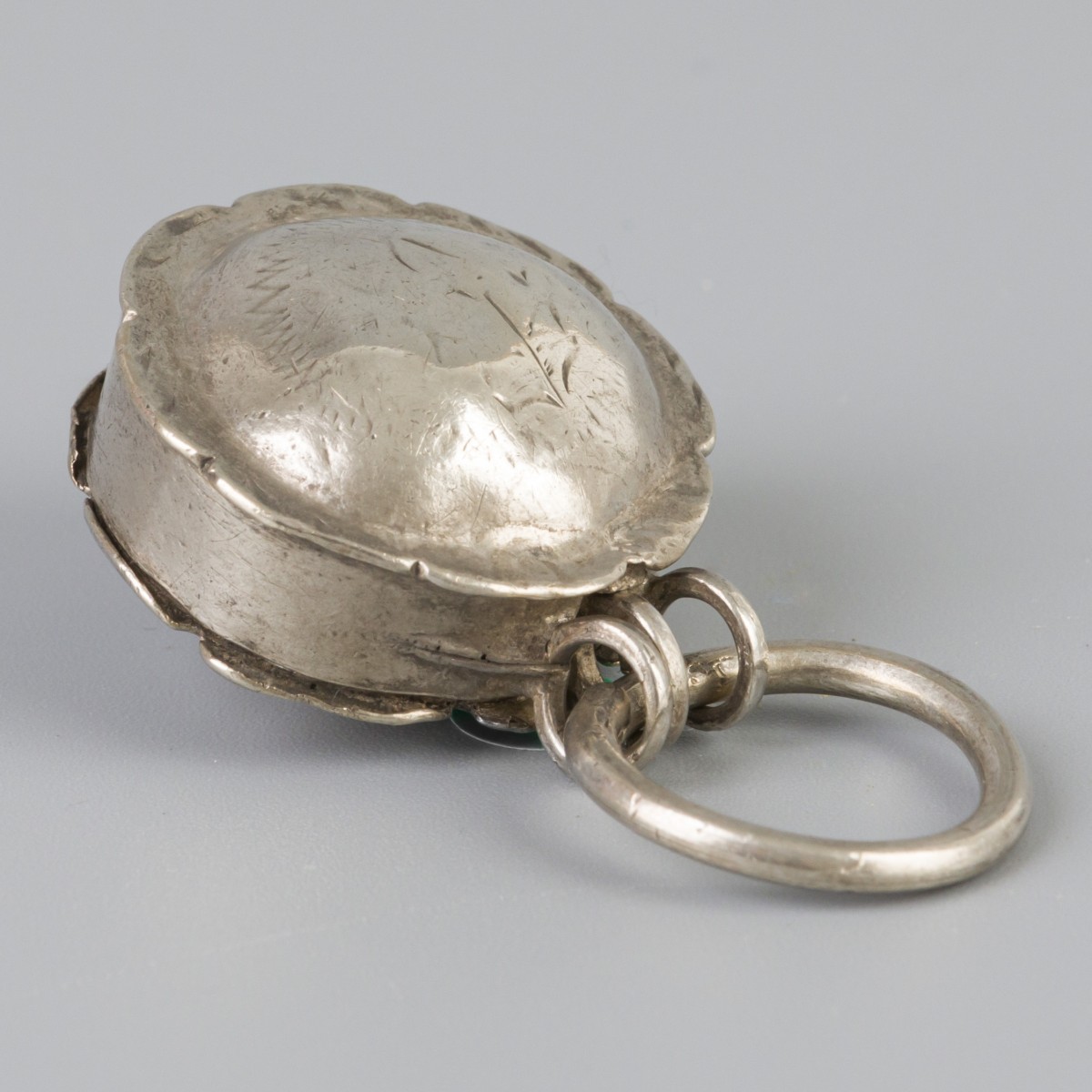 Chatelaine-doosje (mogelijk wasjesdoos) zilver.