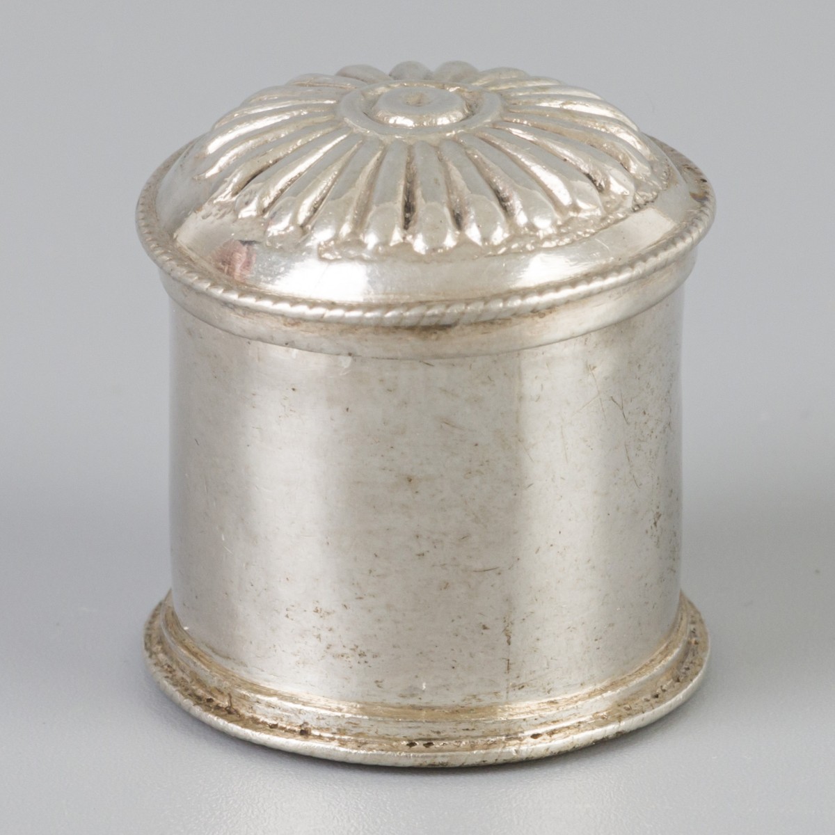 Lodereindoosje (Amsterdam 1804) zilver.