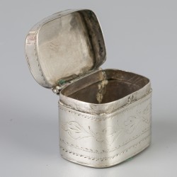 Lodereindoosje (Bellingwolde, Johan Coenraad Gottfried Cabboes 1829) zilver.