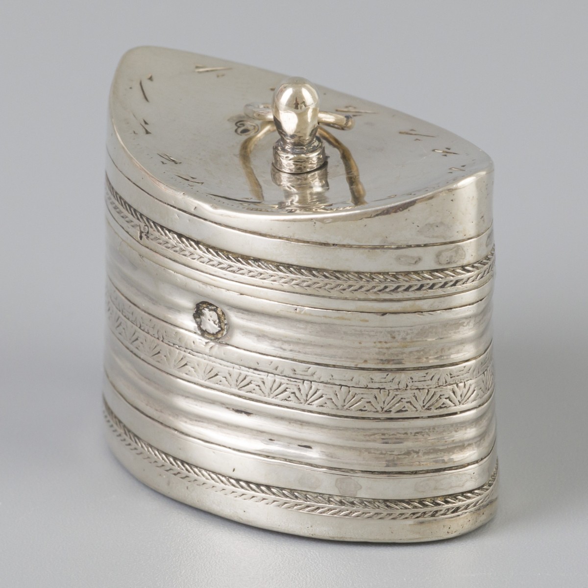 Lodereindoosje (Nieuweschans, Cornelus Roggenkamp 1825) zilver.