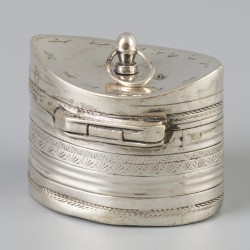 Lodereindoosje (Nieuweschans, Cornelus Roggenkamp 1825) zilver.