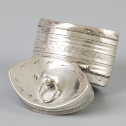 Lodereindoosje (Nieuweschans, Cornelus Roggenkamp 1825) zilver.