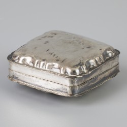 Pepermuntdoosje zilver.