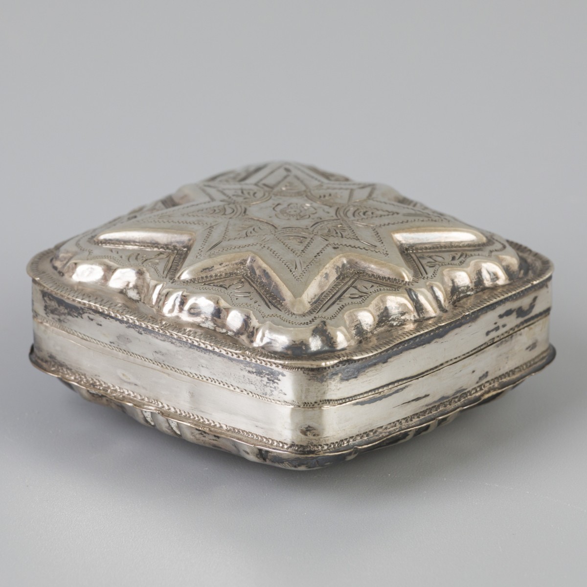 Pepermuntdoosje zilver.