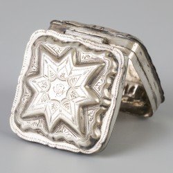 Pepermuntdoosje zilver.