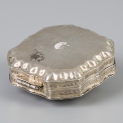Pepermuntdoosje zilver.