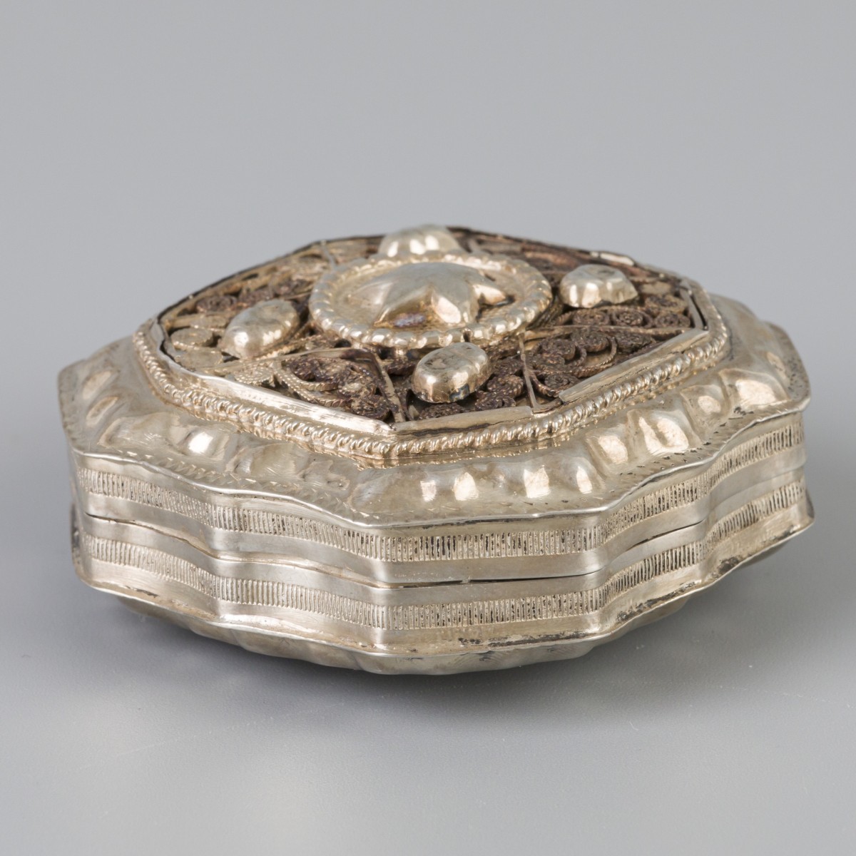 Pepermuntdoosje zilver.