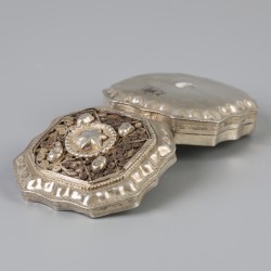 Pepermuntdoosje zilver.