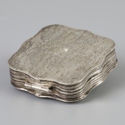 Pepermuntdoosje zilver.