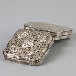 Pepermuntdoosje zilver.