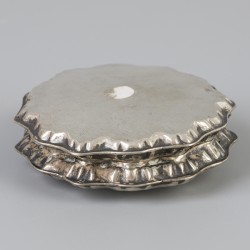 Pepermuntdoosje zilver.