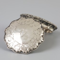 Pepermuntdoosje zilver.