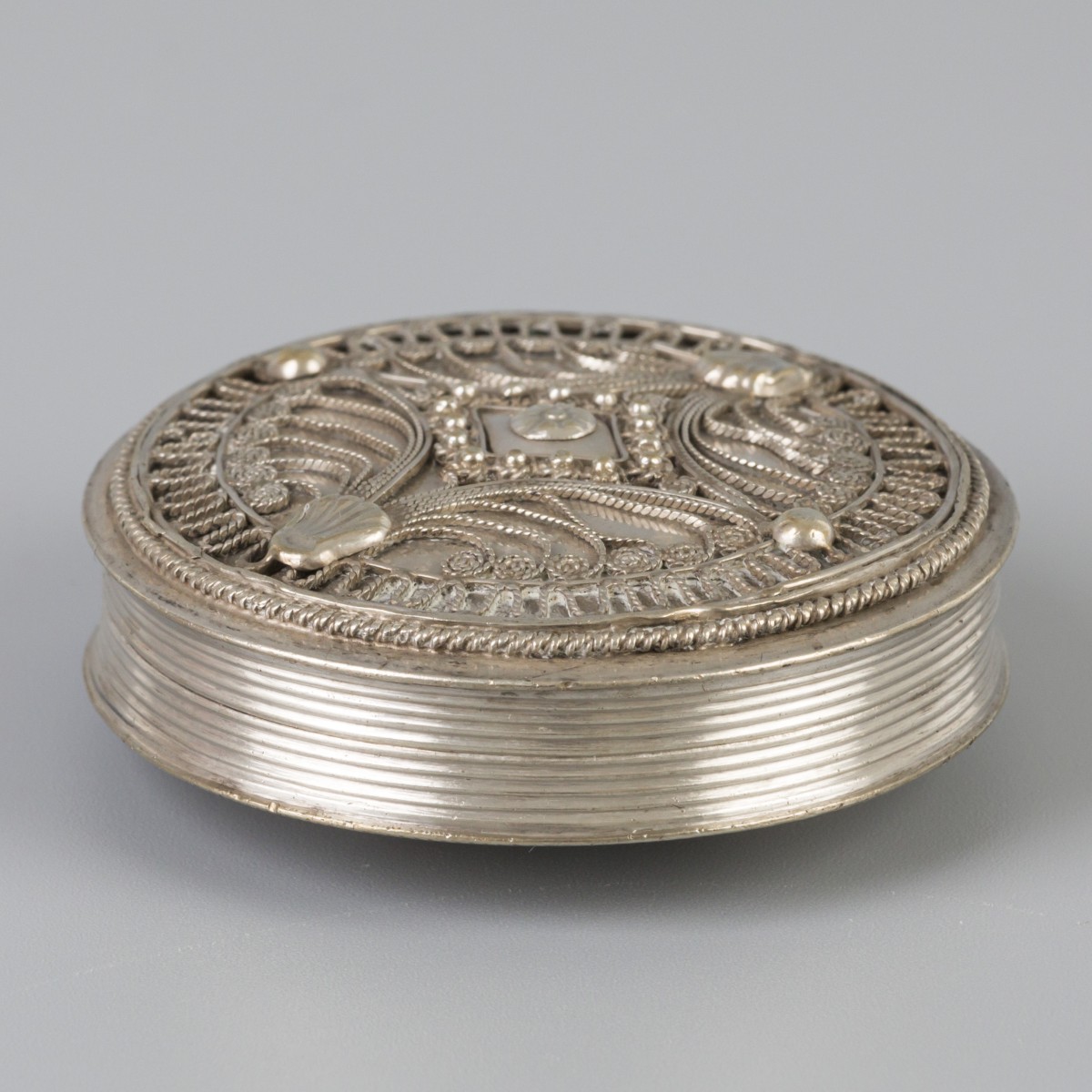 Pepermuntdoosje (Schoonhoven, Dirk de Gilde Koppenol 1848) zilver.