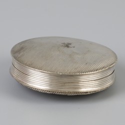 Pepermuntdoosje (Schoonhoven, Dirk de Gilde Koppenol 1848) zilver.