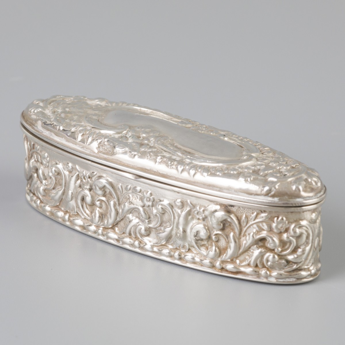 Tandenstokerdoosje (Birmingham, William Devenport 1904) zilver.