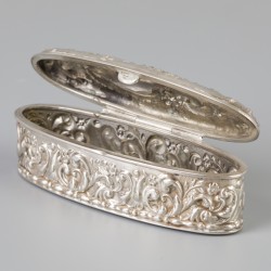 Tandenstokerdoosje (Birmingham, William Devenport 1904) zilver.