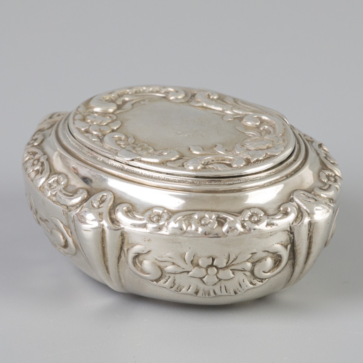 Pepermuntdoosje (Chester, Henry Matthews 1905) zilver.