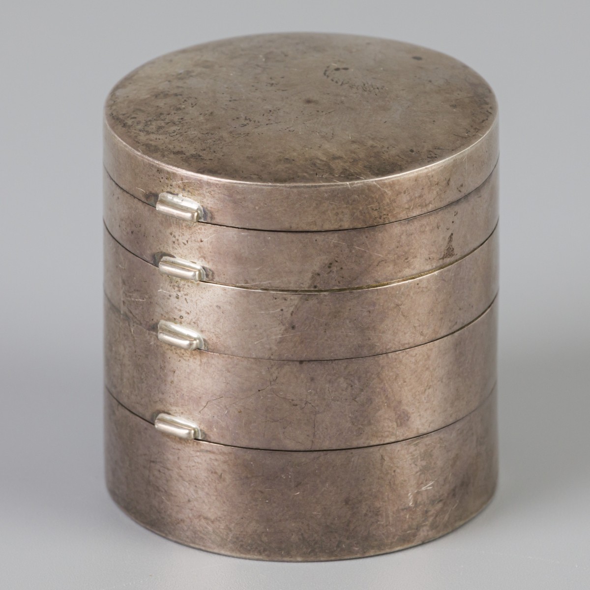 Pillendoosje zilver.