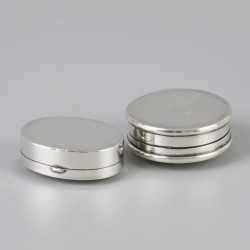 2-delig lot pillendoosjes zilver.