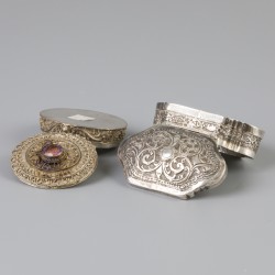 2-delig lot doosjes zilver.