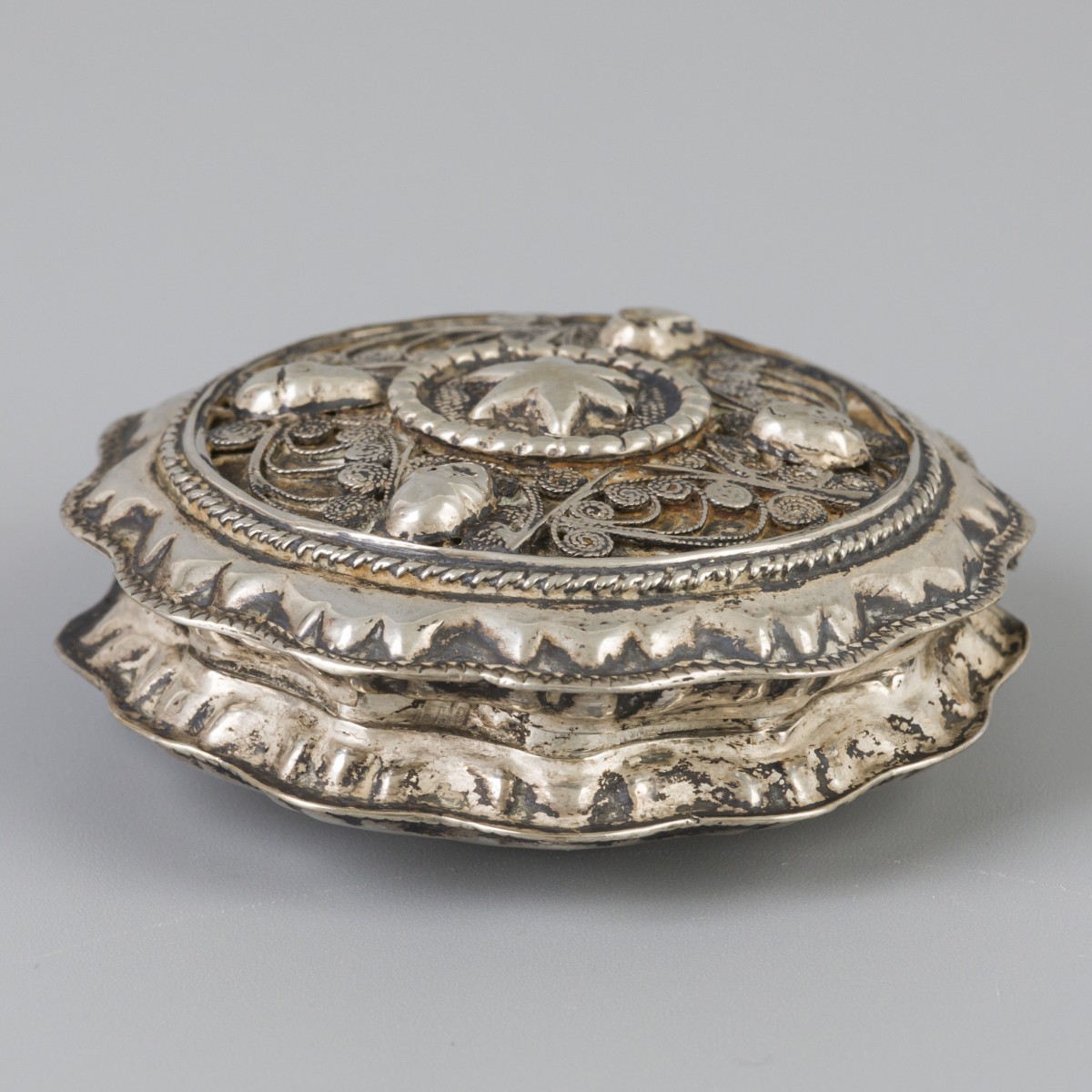 Pepermuntdoosje zilver.
